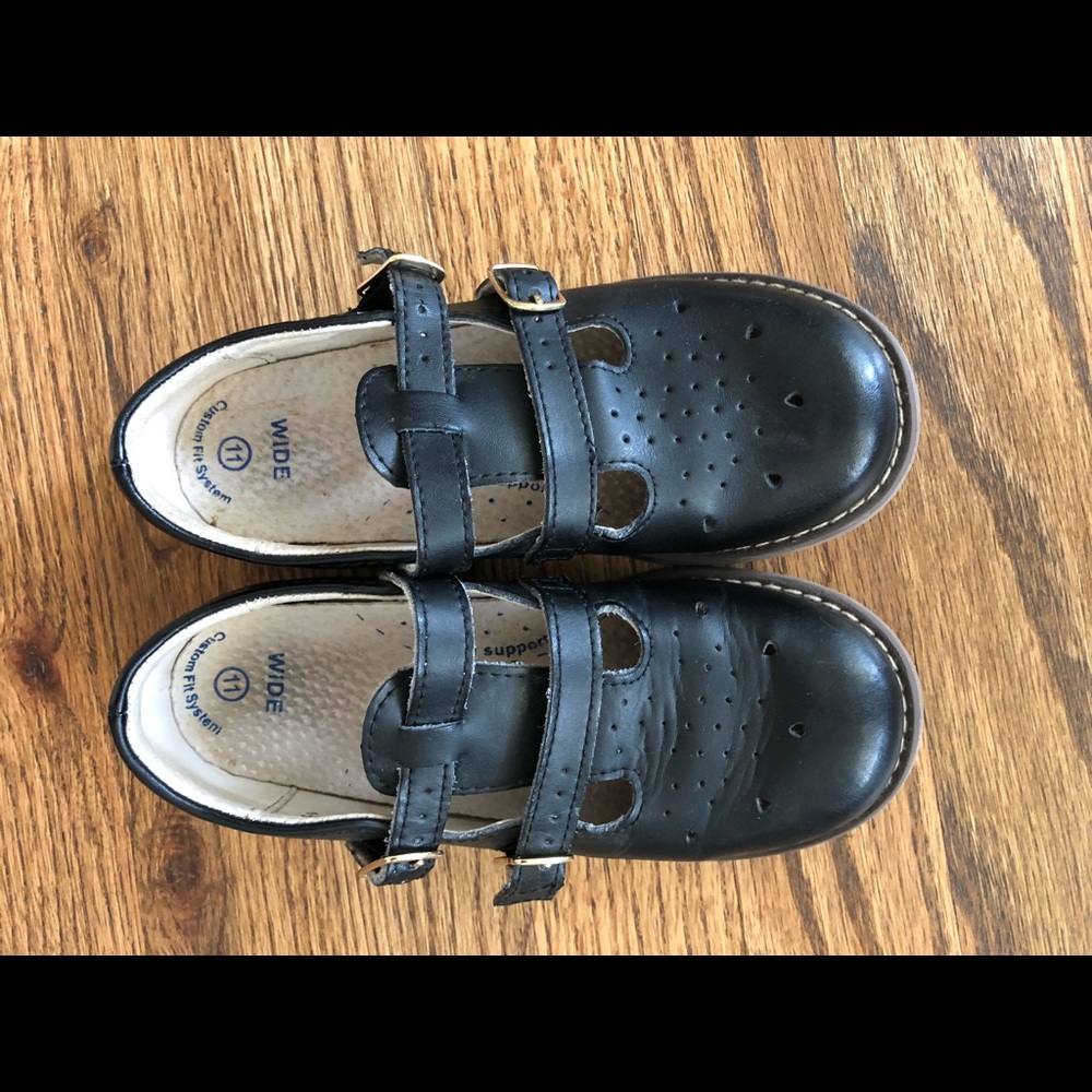 Mary Jane-style Footmates t-strap dress shoes